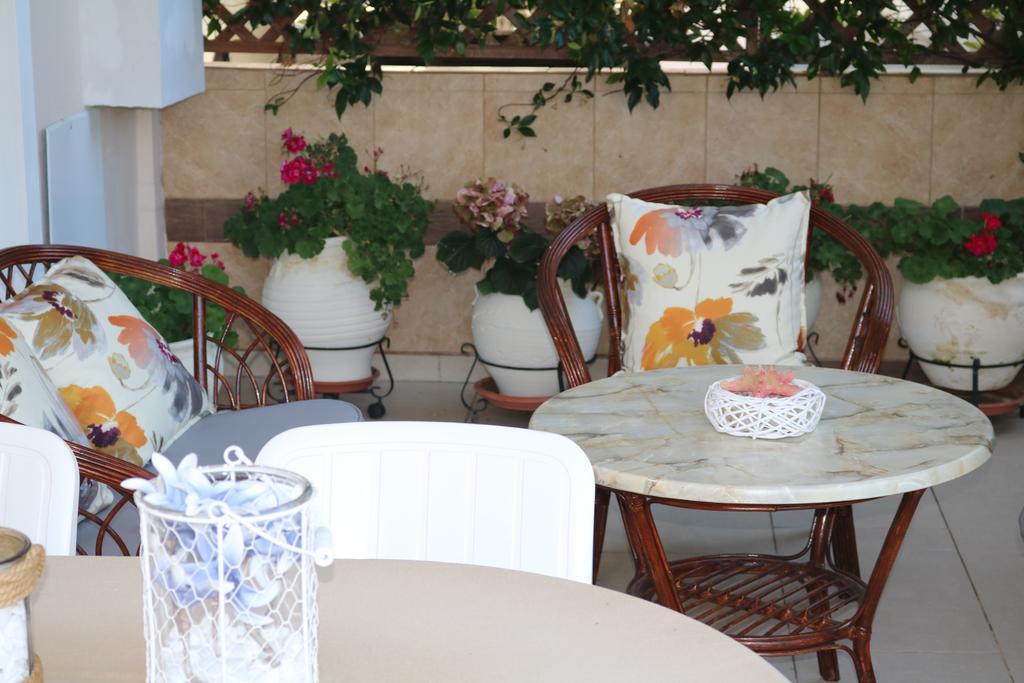 Golden Suites Ofrinion Ngoại thất bức ảnh