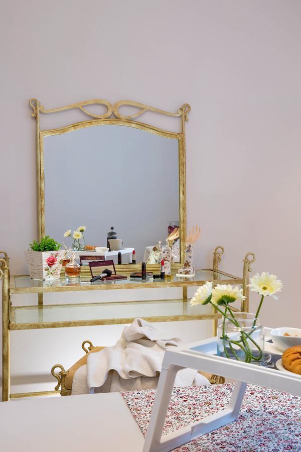 Golden Suites Ofrinion Ngoại thất bức ảnh