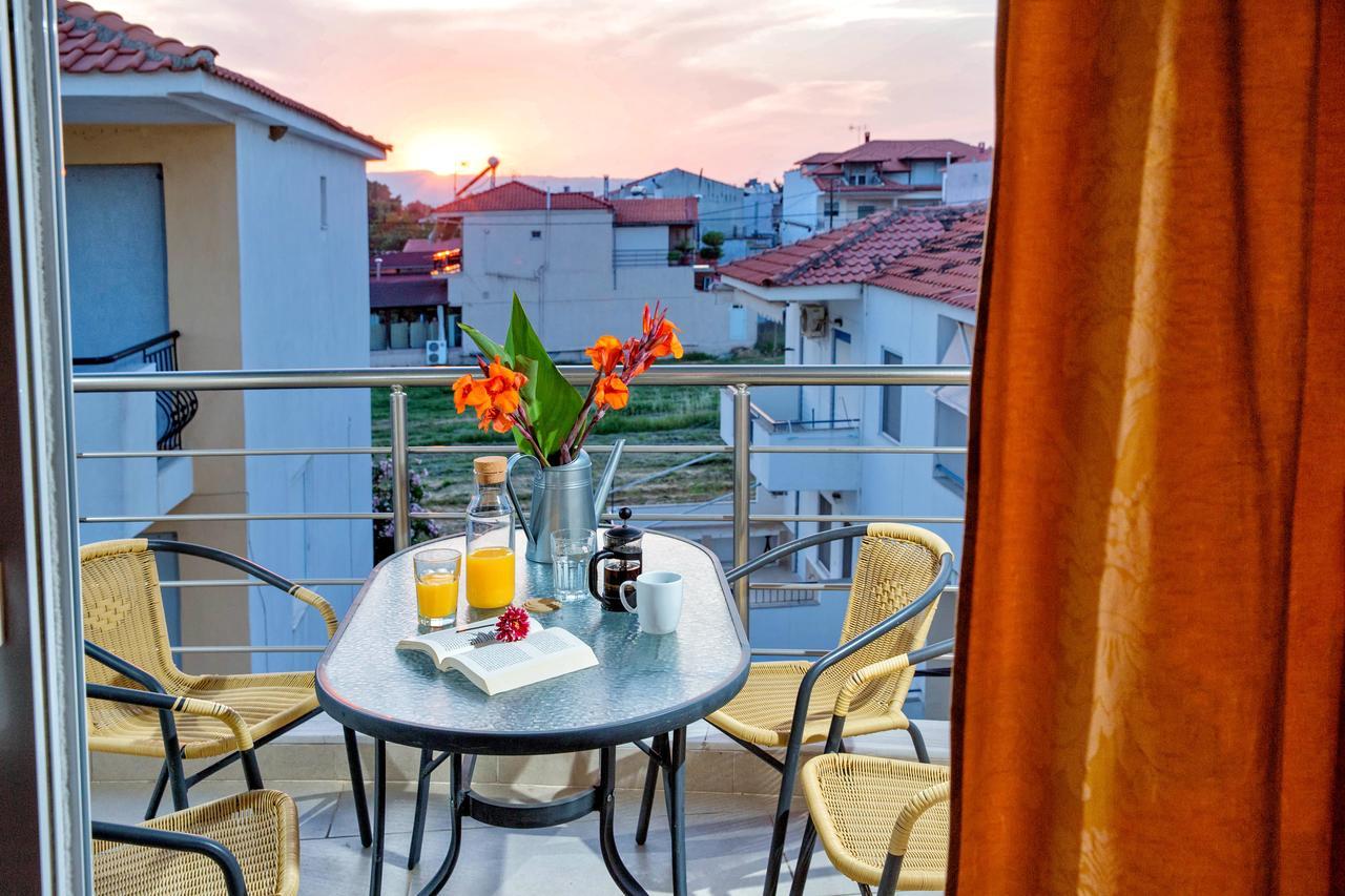 Golden Suites Ofrinion Ngoại thất bức ảnh