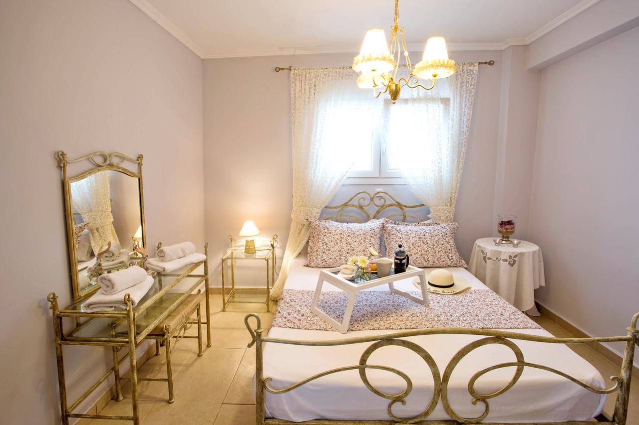 Golden Suites Ofrinion Ngoại thất bức ảnh