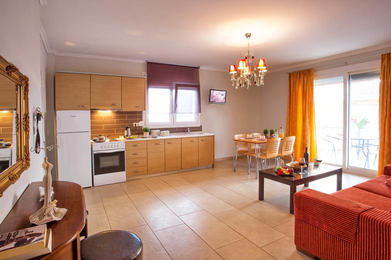 Golden Suites Ofrinion Ngoại thất bức ảnh