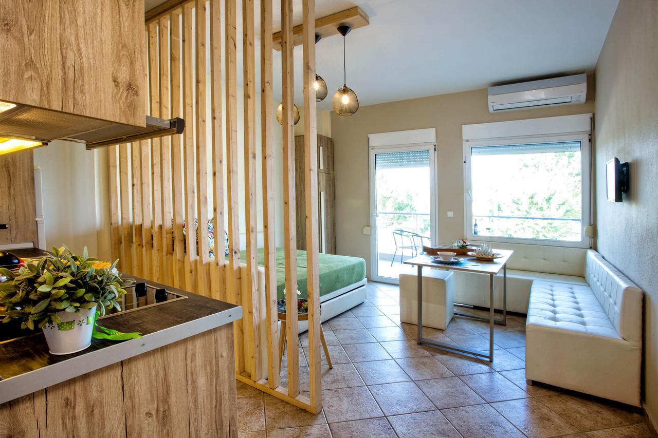 Golden Suites Ofrinion Ngoại thất bức ảnh
