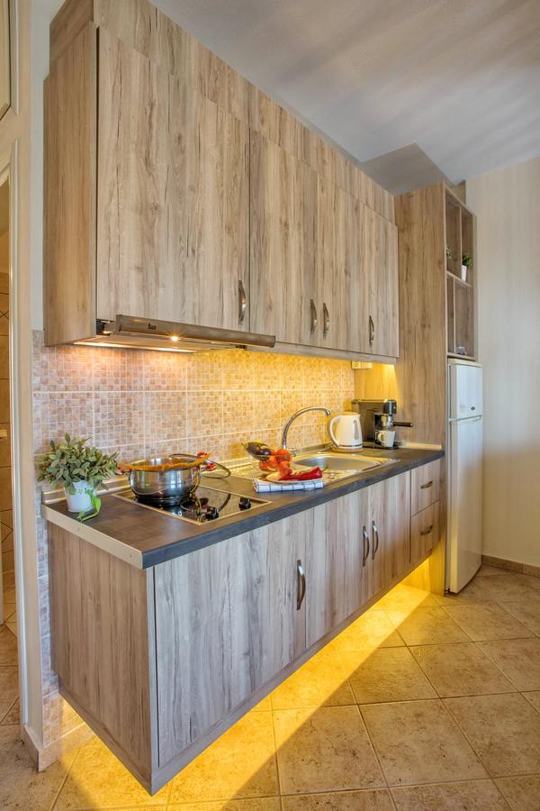 Golden Suites Ofrinion Ngoại thất bức ảnh