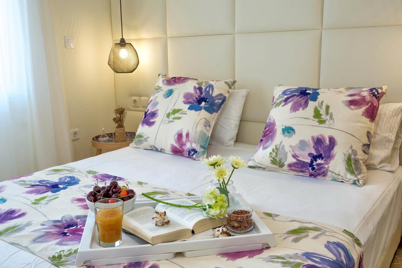 Golden Suites Ofrinion Ngoại thất bức ảnh