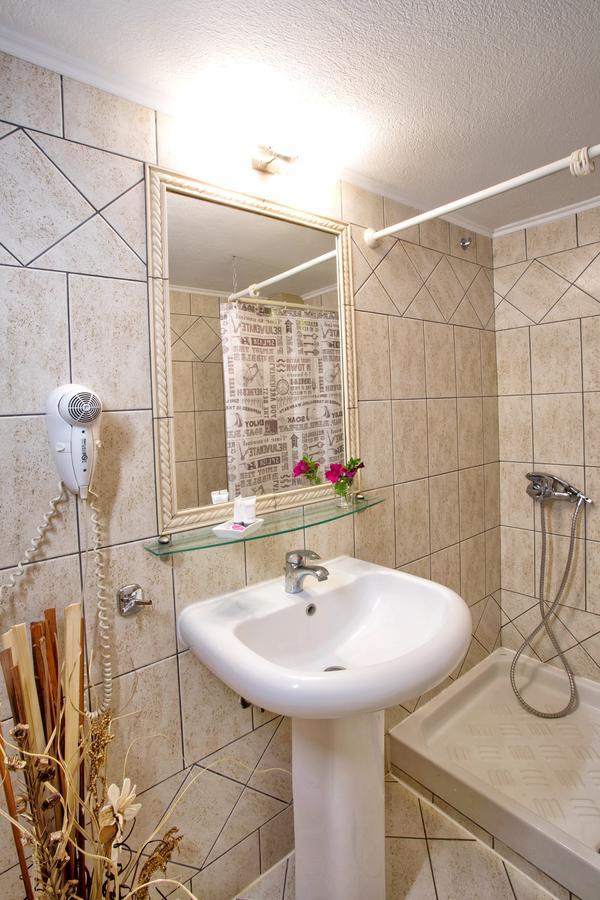 Golden Suites Ofrinion Ngoại thất bức ảnh