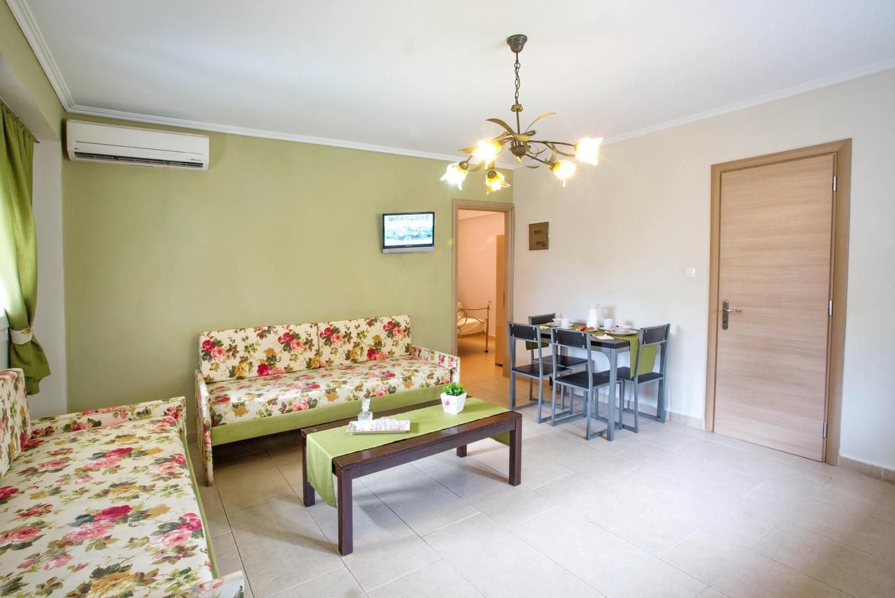 Golden Suites Ofrinion Ngoại thất bức ảnh