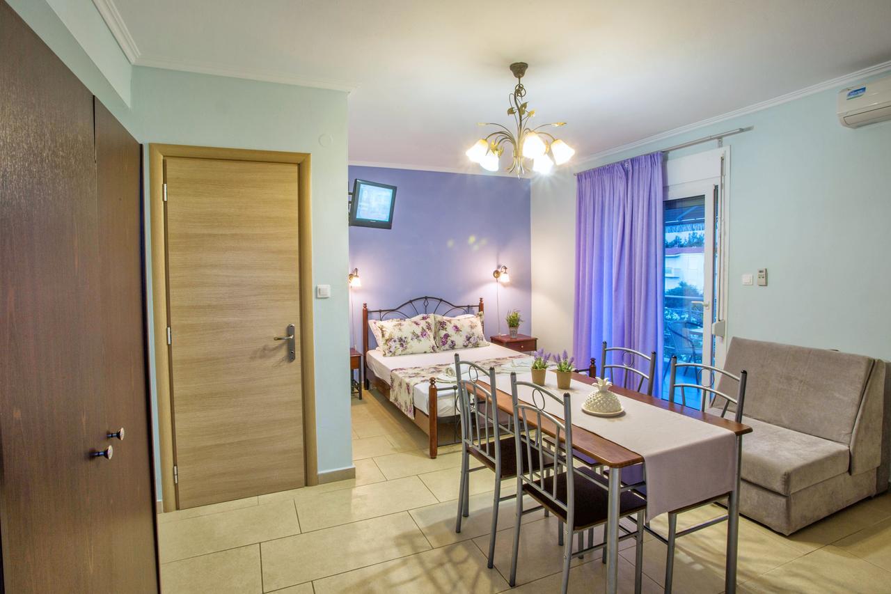 Golden Suites Ofrinion Ngoại thất bức ảnh