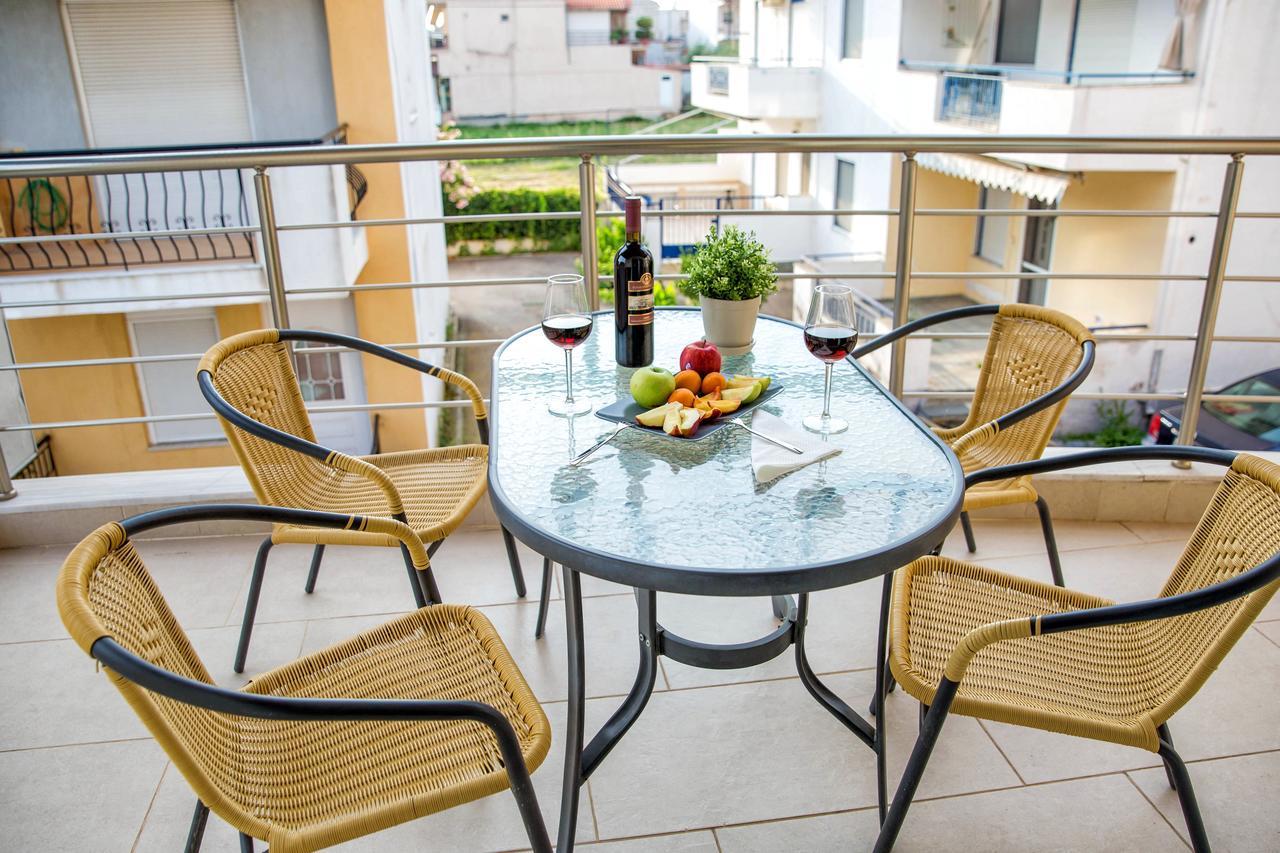 Golden Suites Ofrinion Ngoại thất bức ảnh
