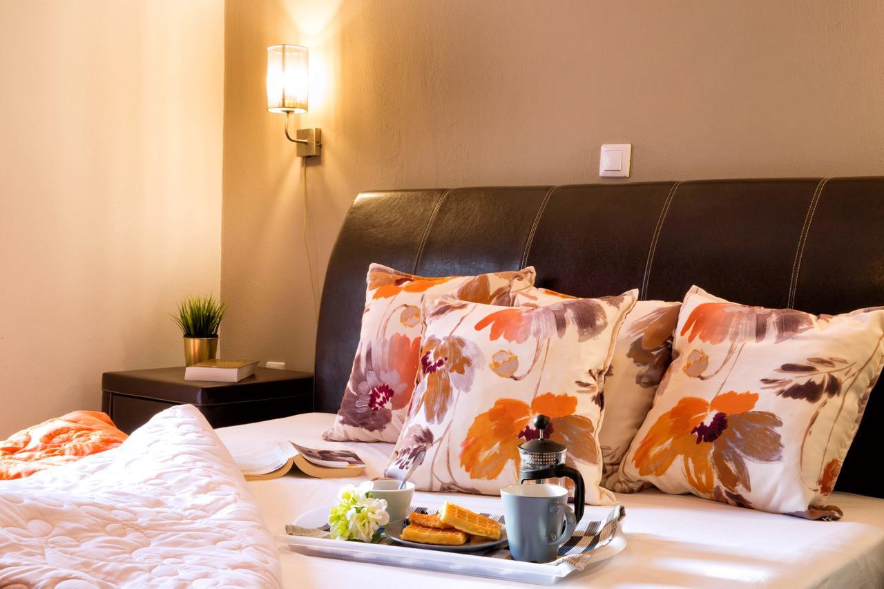 Golden Suites Ofrinion Ngoại thất bức ảnh