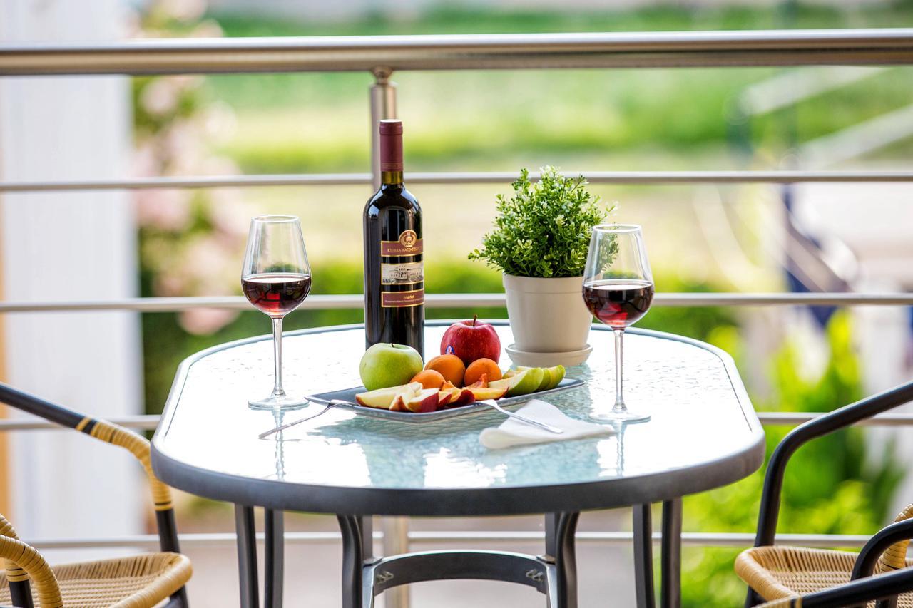 Golden Suites Ofrinion Ngoại thất bức ảnh