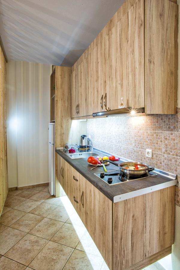 Golden Suites Ofrinion Ngoại thất bức ảnh