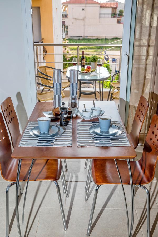 Golden Suites Ofrinion Ngoại thất bức ảnh