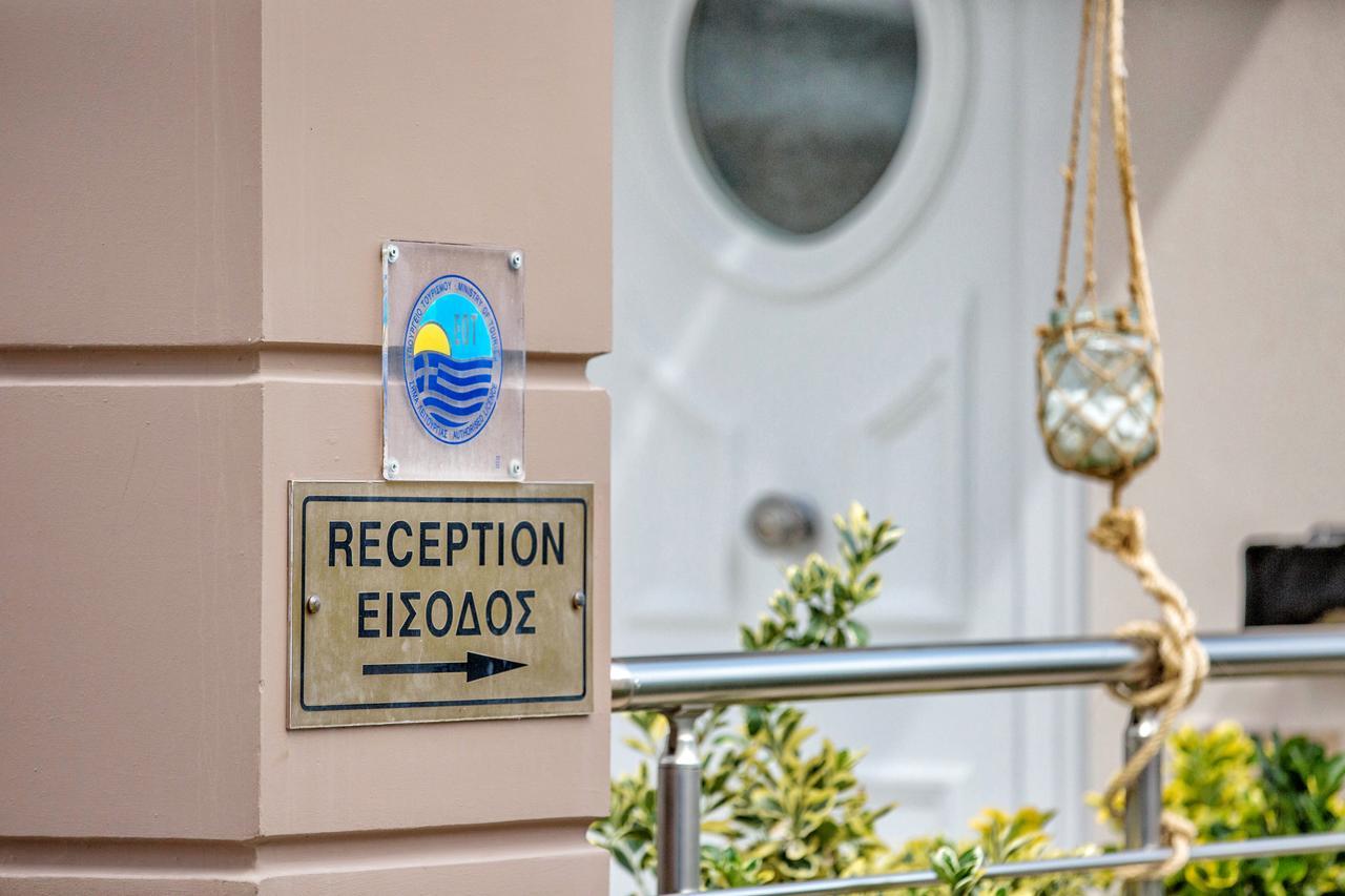 Golden Suites Ofrinion Ngoại thất bức ảnh