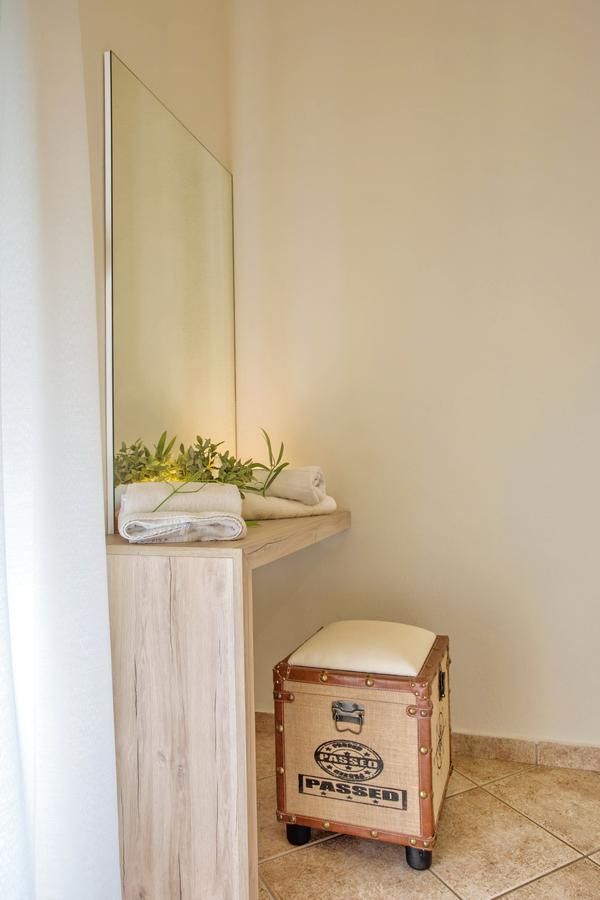 Golden Suites Ofrinion Ngoại thất bức ảnh