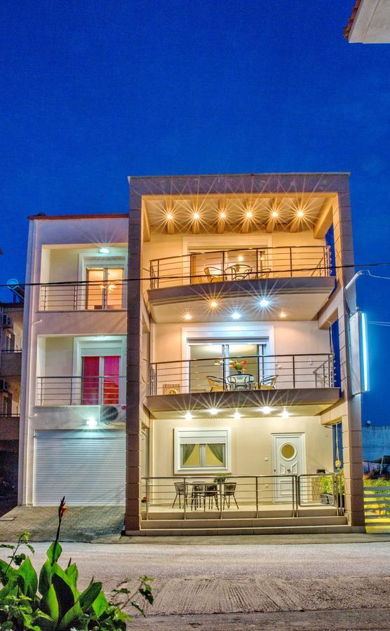 Golden Suites Ofrinion Ngoại thất bức ảnh
