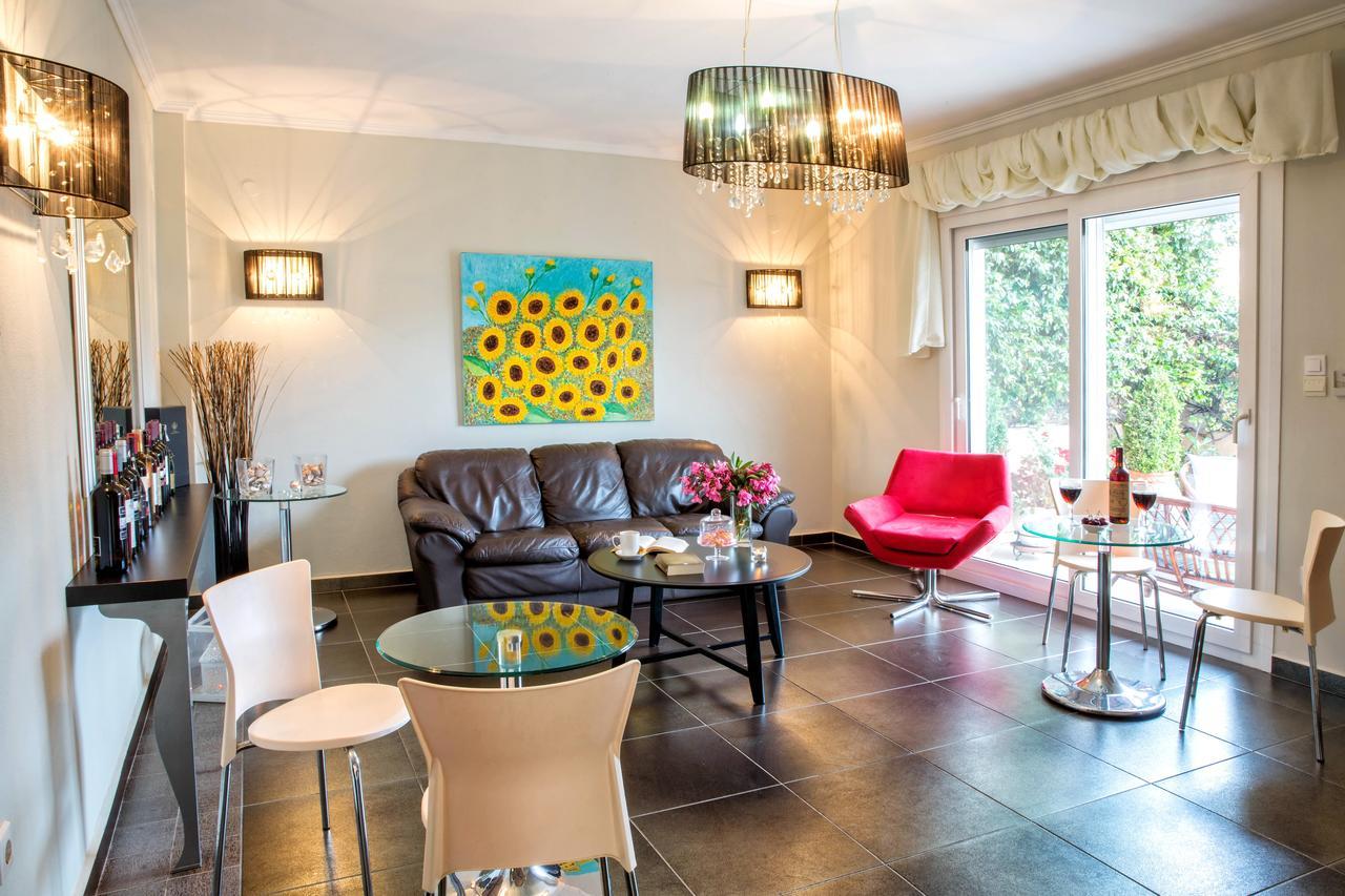 Golden Suites Ofrinion Ngoại thất bức ảnh