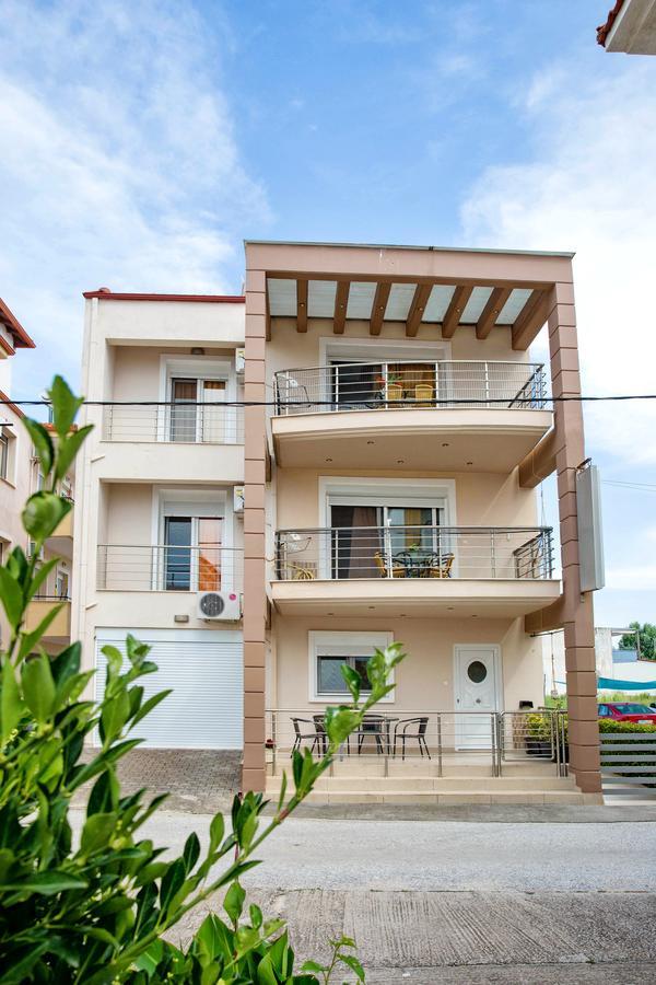 Golden Suites Ofrinion Ngoại thất bức ảnh
