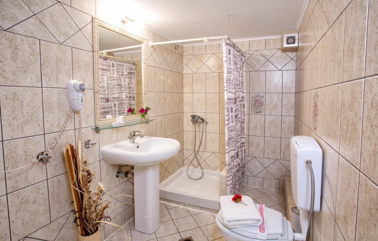 Golden Suites Ofrinion Ngoại thất bức ảnh